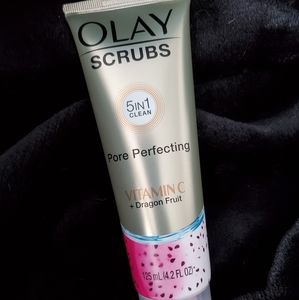 Olay Pore Perfecting Dragon Fruit Face Scrub